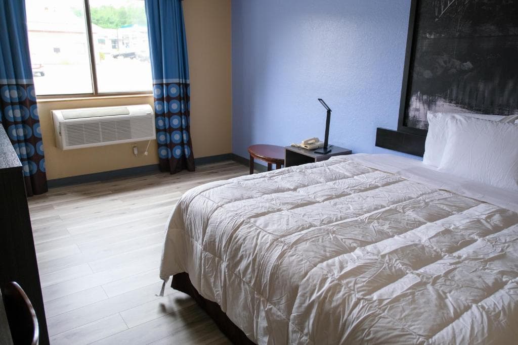 1 King Bed, Accessible Room, Non-Smoking